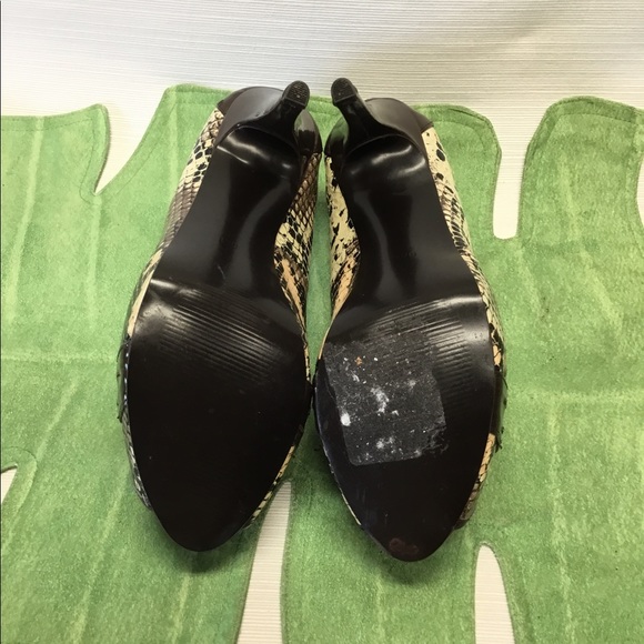 Guess Striking Peep Toe Heels - Picture 6 of 6